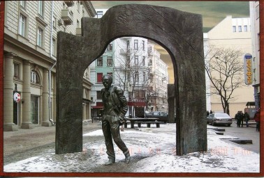 Памятнику и Поэту