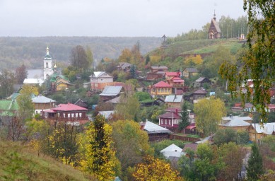 Пусть стоим у стены...