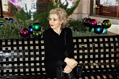 Ночь... опустилась тёплая на Землю...