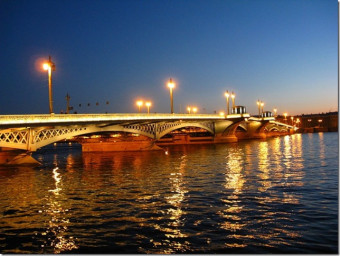 Петербург... День