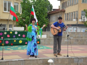 Болгария (слова Татьяны Рудной, музыка Андрея Повилайтиса; исполняет Андрей Повилайтис)