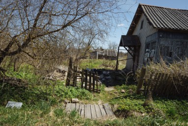 Деревянные ставни под крест...