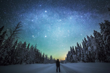 Над снегами купол звездно-синий…