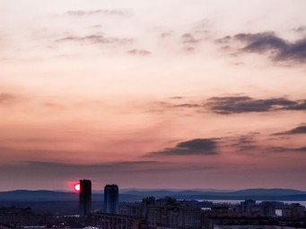 Голосами разными, как сосуд наполнюсь я.