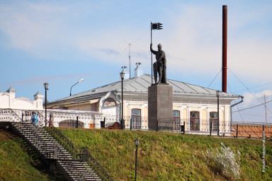 Бронзовый защитник