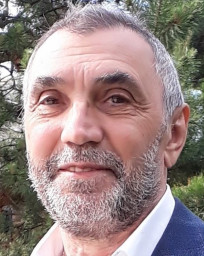 Отыщет грачиная стая в проталинах золото листьев