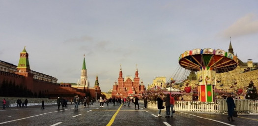 А поезд мчит...